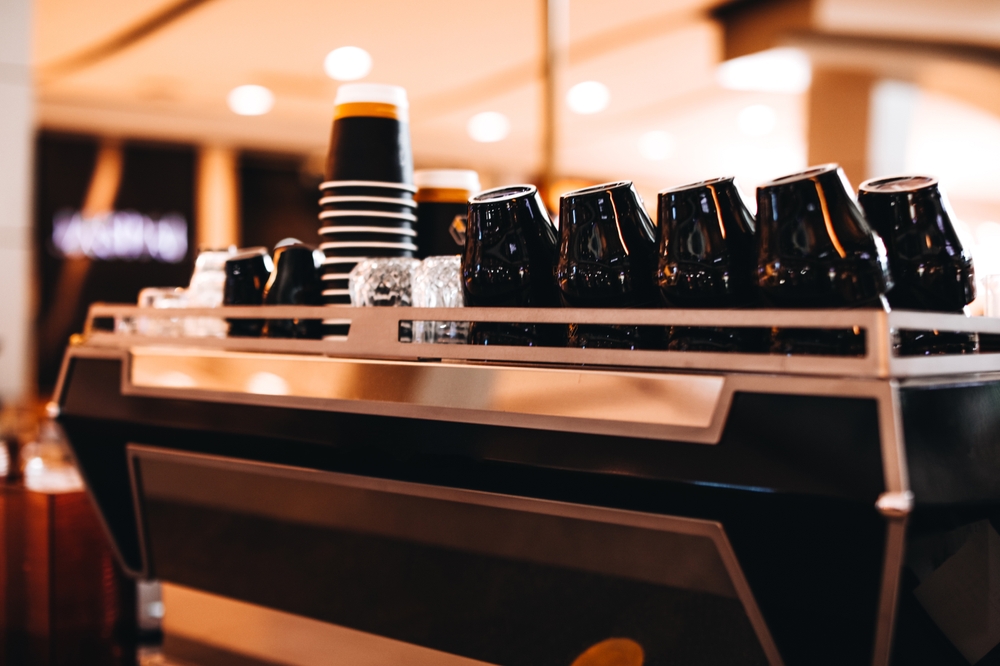 Pourquoi choisir une machine à café multi-boissons professionnelle